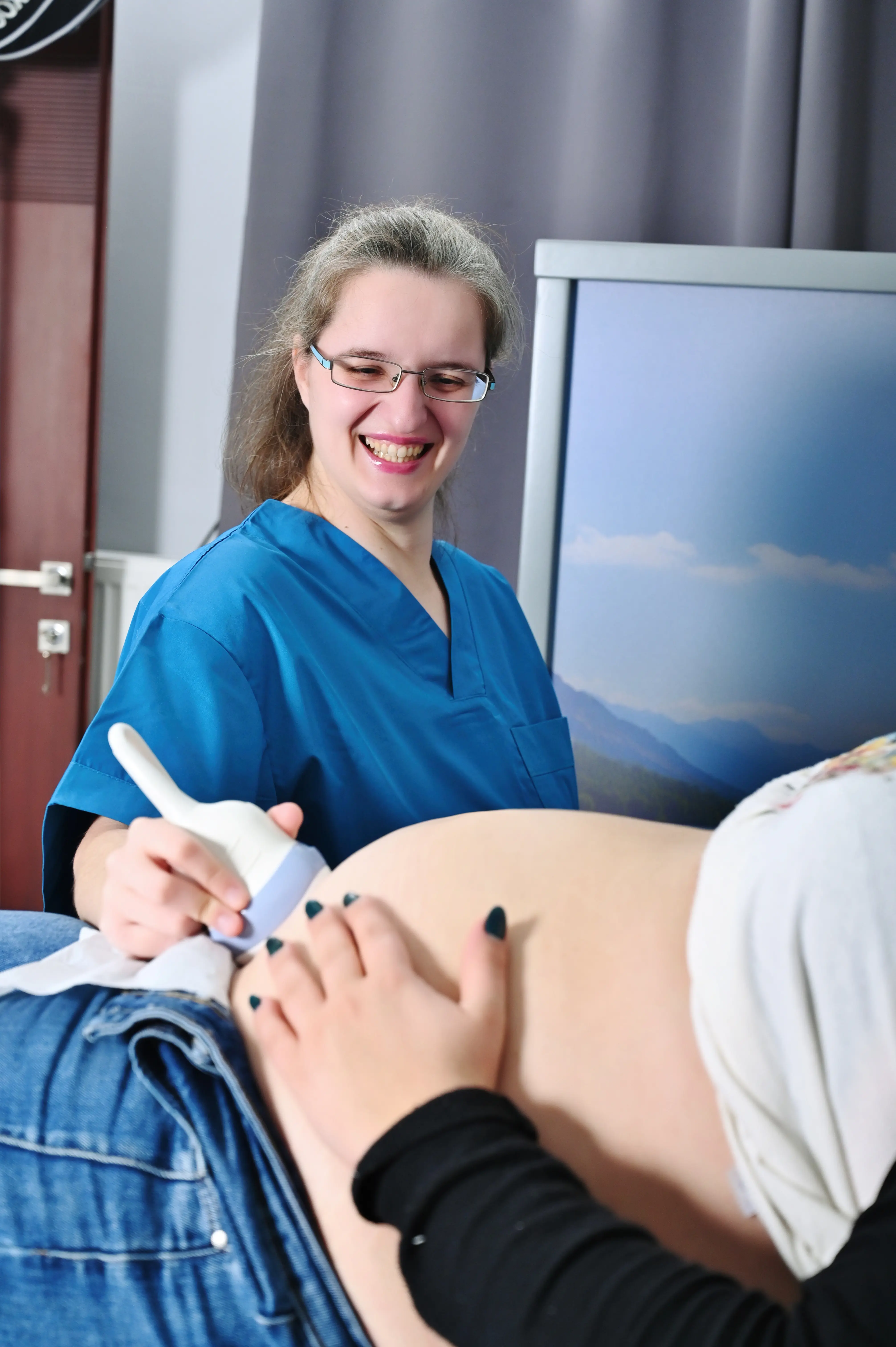 Η ιατρός στο ιατρείο (3)